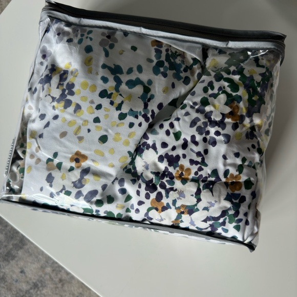 Distinctly Home Fia Duvet Cover Set - Picture 3 of 6